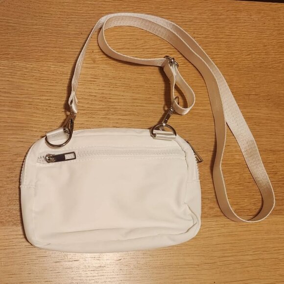 Women's Crossbody Bag/ Fanny Pack with Adjustable Strap ~NEW - Picture 3 of 5